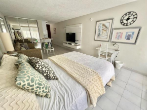 Studio Condo With Free Parking